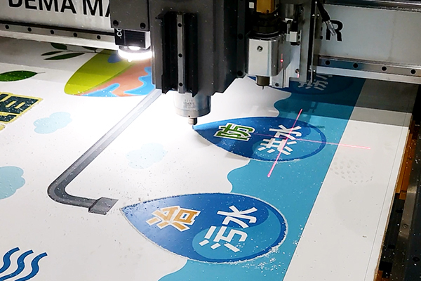 得馬Z3-復(fù)合雕刻機切割PVC板中