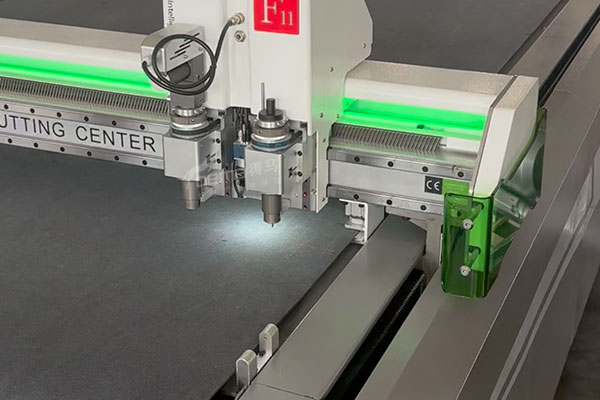 得馬F11高速裁切機側(cè)面展示