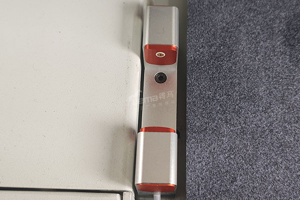 得馬高速裁切機(jī)F11-1625激光對(duì)刀儀